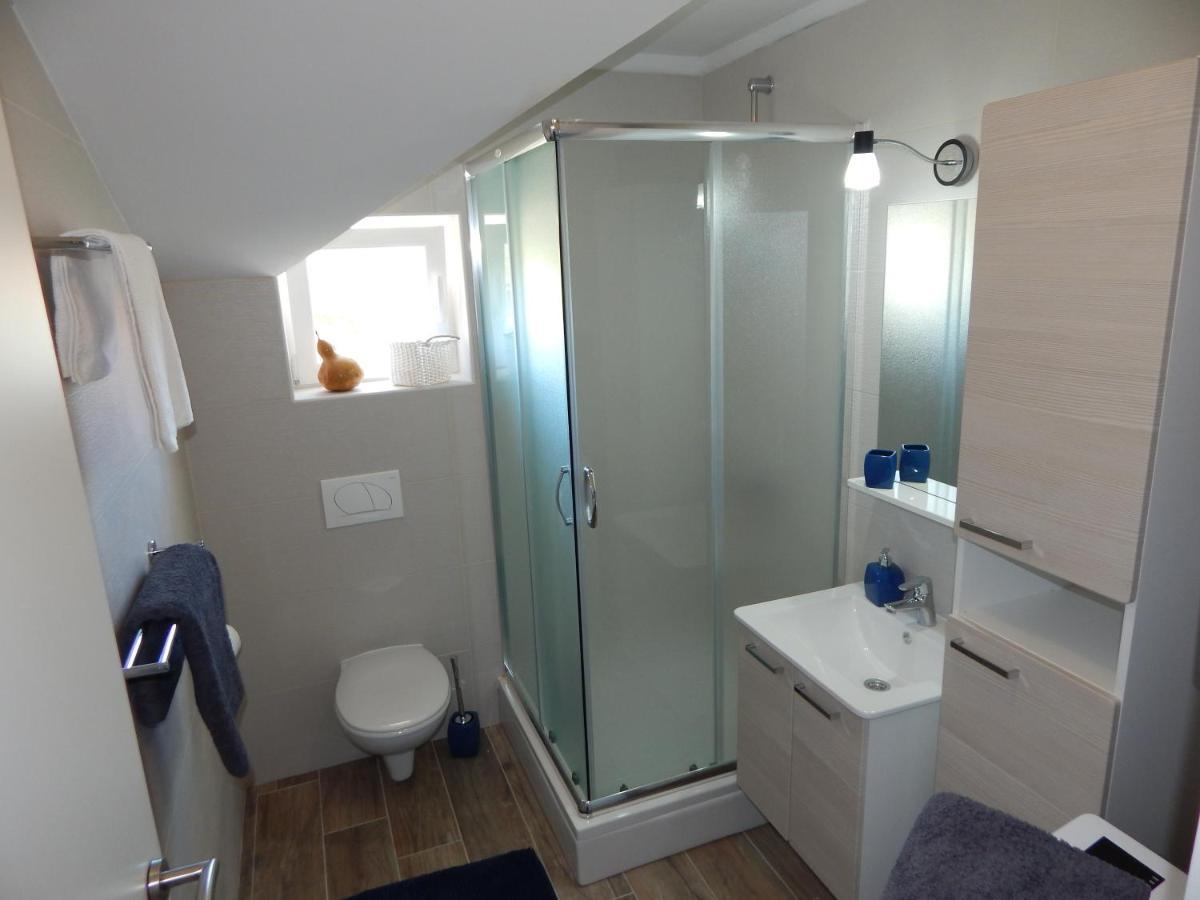Kaprije Apartmani Tina I Ena Exterior foto