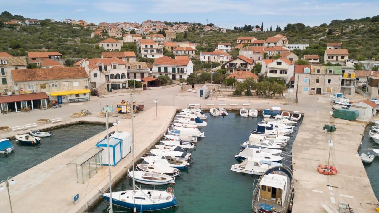 Kaprije Apartmani Tina I Ena Exterior foto